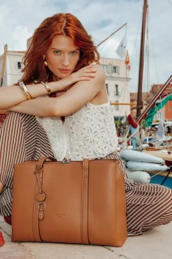 Women Hexagona Shoulder Bag<2-strapped shoulder bag - A4
