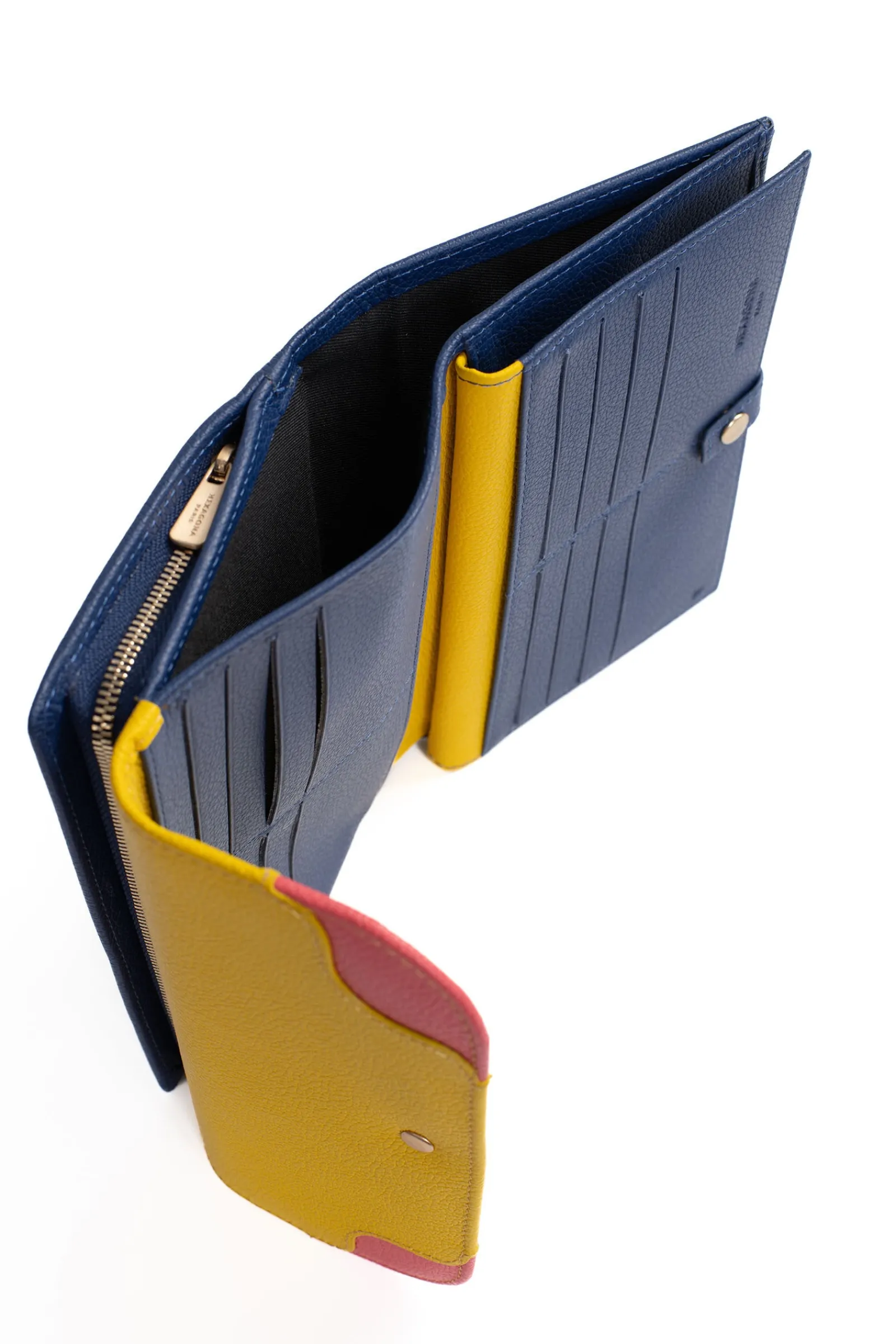 Women Hexagona Travel Companion<Travel companion - 2 flaps - RFID stop - Leather